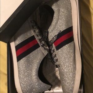 Silver sparkle low top Gucci sneakers